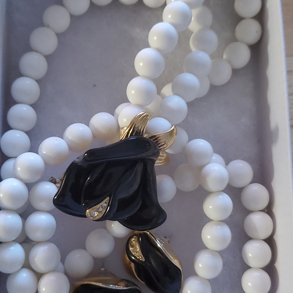 Elegant Black and Gold Paint and White Women's Necklace.